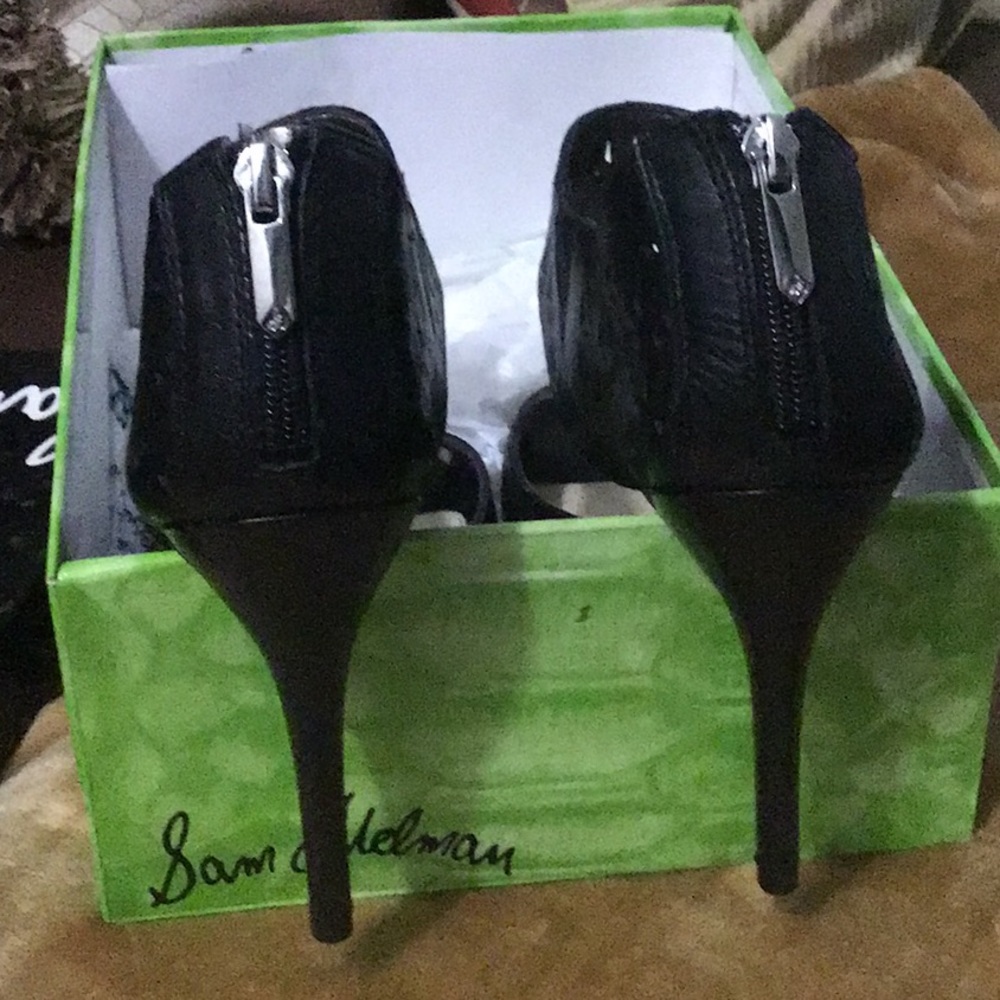 Shoes - Picture 2 of 4